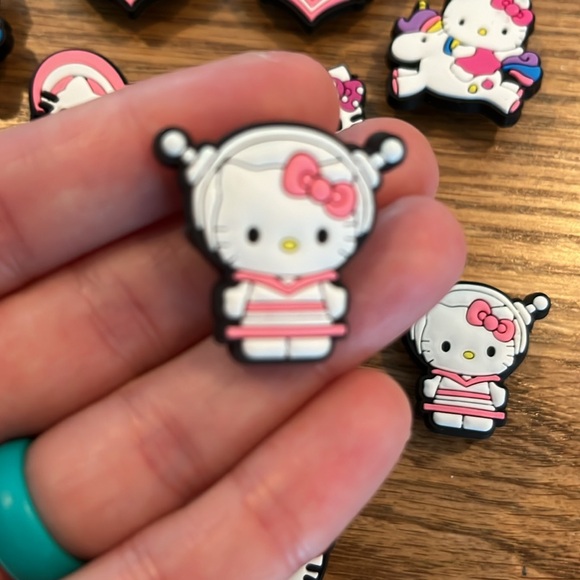 Hello kitty shoe charms - Picture 8 of 9